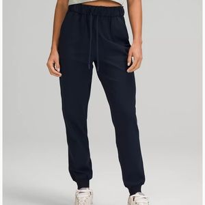 Lululemon stretch high rise jogger in navy